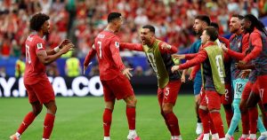 Bồ Đào Nha đáp trả Henry: Ronaldo ghi bàn, cả đội bùng nổ