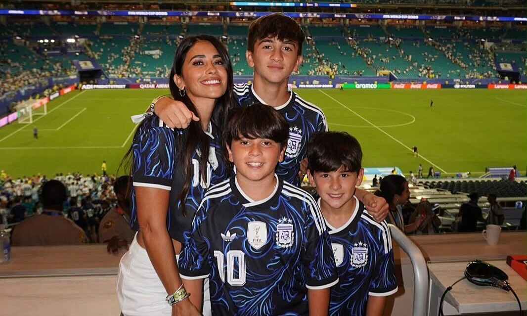 Vợ Messi cổ vũ cuồng nhiệt sau chiến thắng kịch tính: Cập nhật tin nóng từ sân cỏ - hình ảnh - 33winapp.vip